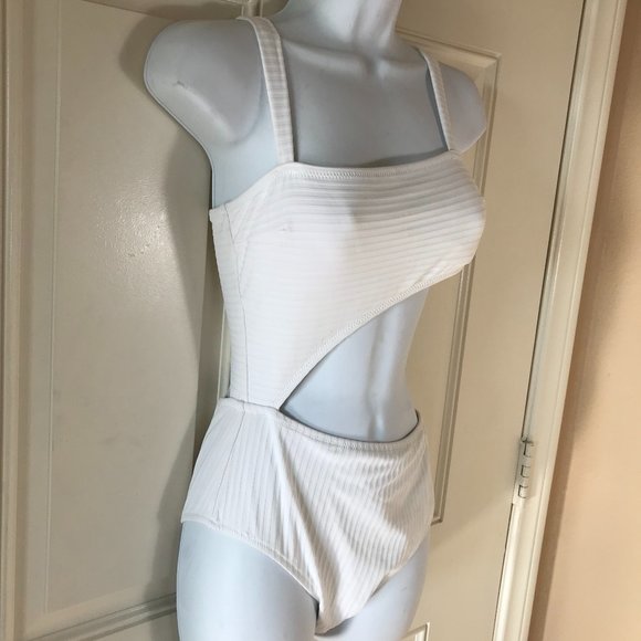 Shade & Shore Cut Out One-Piece Swimsuit - Picture 4 of 5